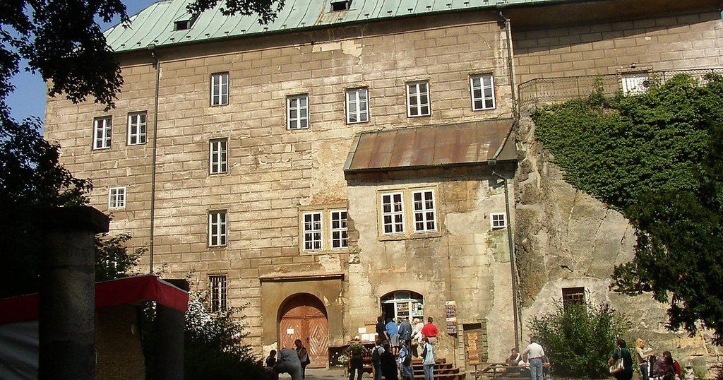 হৌসকা প্রাসাদ - Houska Castle