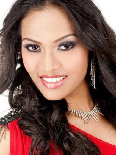 Miss Earth 2012 Malaysia Deviyah Daranee
