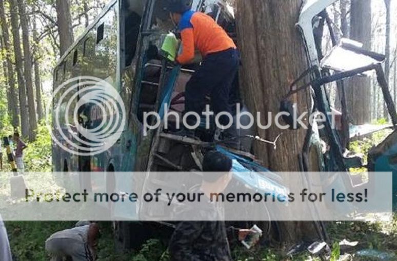 Inna lillahi, Bus Pengangkut Pemudik Kecelakaan di Hutan Angker